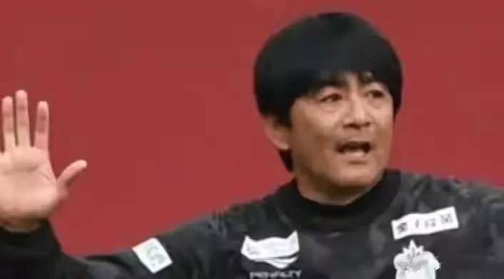 包含弗罗茨瓦夫主教练下课，球队拟调整战术，期盼转机的词条