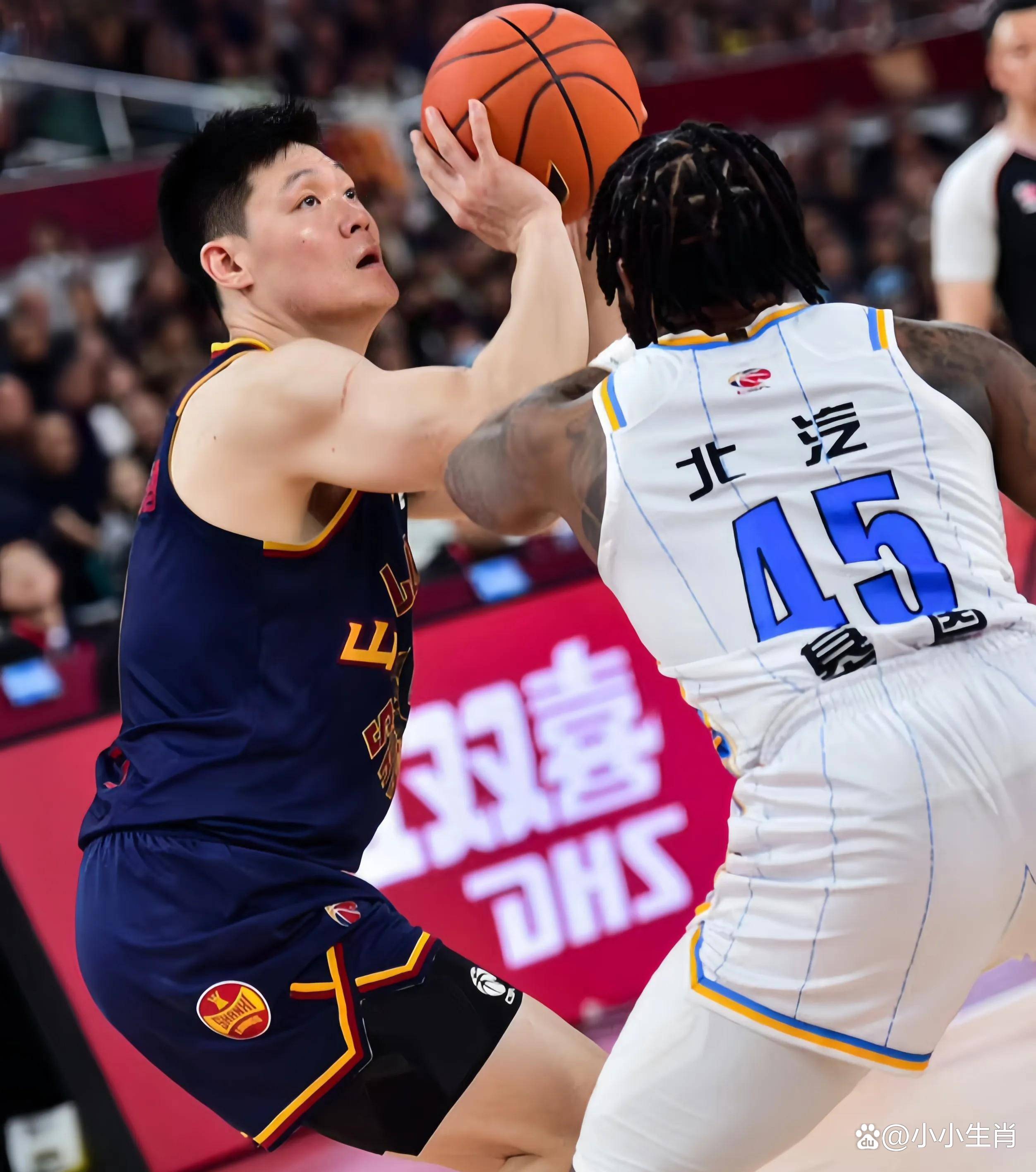 关于马赛队险胜对手，积分追平领头羊的信息